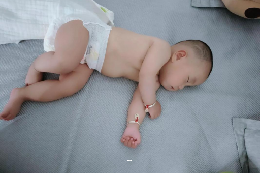 金昌宝宝突然很多眼屎